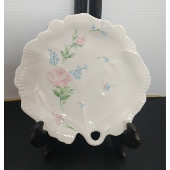 Vtg. Set Of 5 April Rose   Floral Scallop Leaf Desert Plate Bone China 6"X6" - Picture 1 of 12